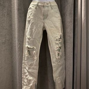 Kendall & Kylie ripped skinny jeans 👖